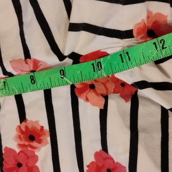 Elle Womans White With Black Stripes & Pink Flowers Shorts, Size: 14 - Picture 8 of 9